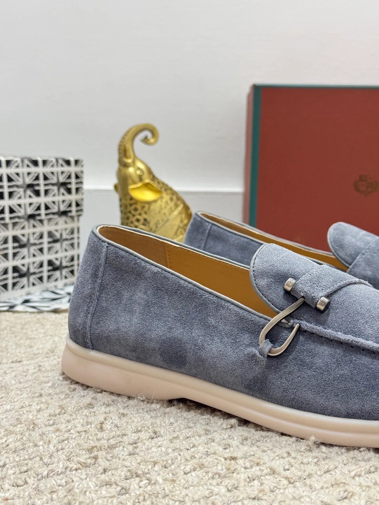Men's men's shoes 💰380 [New model] 🍓🍓Loro Piana - LP couple model. The new moccasins are made of water-repellent treated suede uppers with rubber soles, a classic. The complex craftsmanship and meticulous structure make the shoes light and soft, allowing you to walk comfortably and freely. Perfect for wearing at the beach or out in the water during the summer. Size: 35-44 (45 customized
